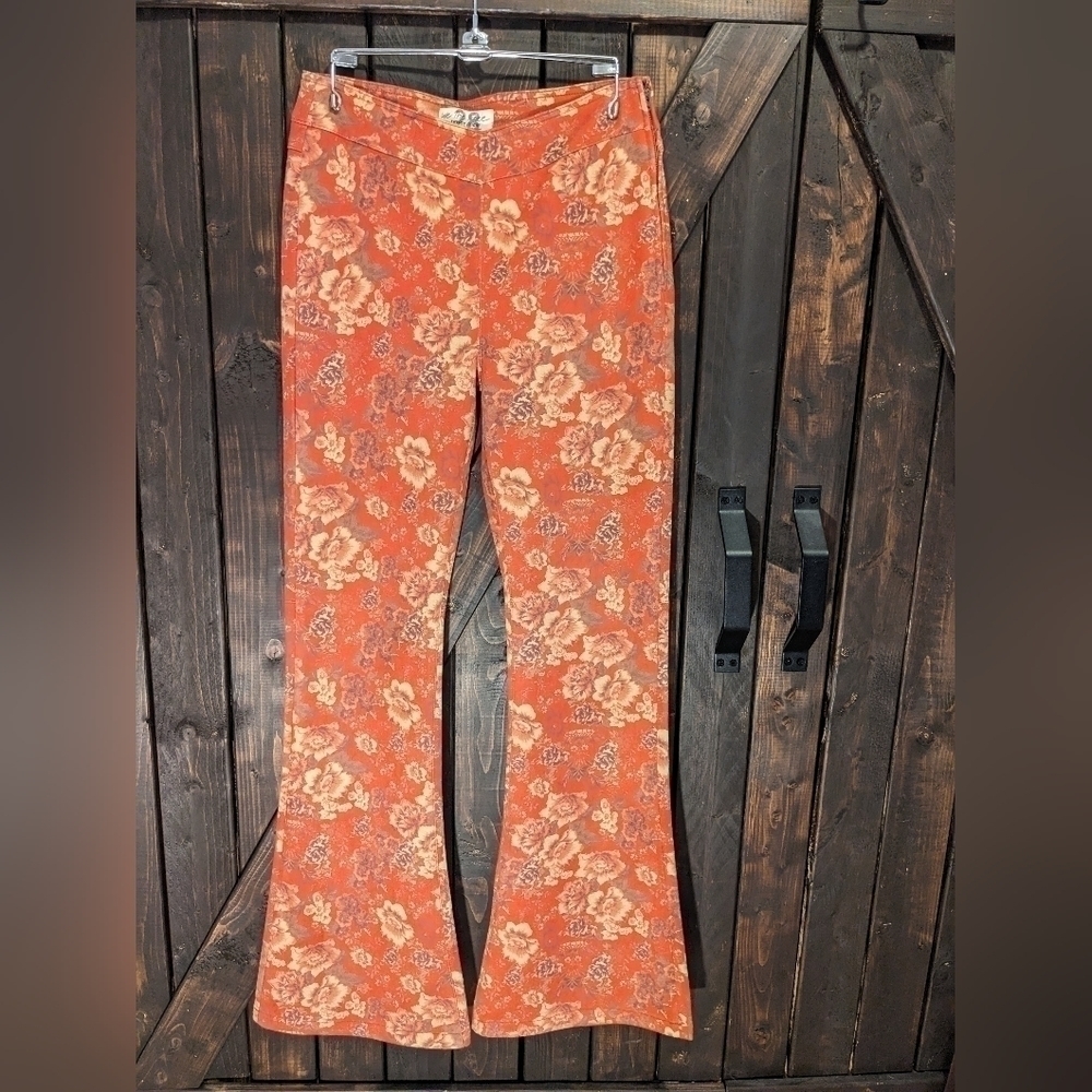 WE the free House Party vegan flare floral side zip boot cut pants, size 28